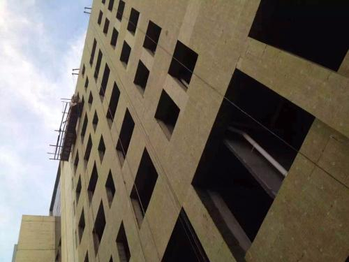 外墻巖棉板的制品穩(wěn)定性能好